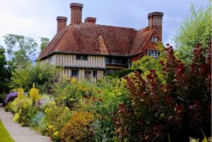 7 Simple Tips To Keep Your Garden Pest-Free This Summer