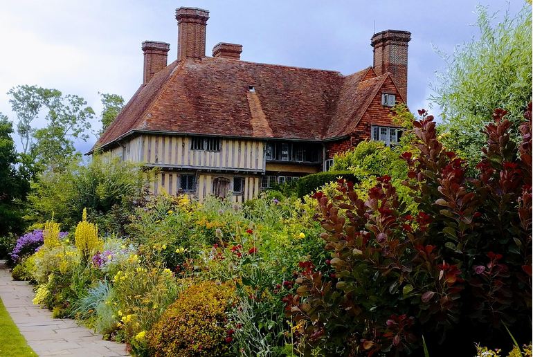7 Simple Tips To Keep Your Garden Pest-Free This Summer