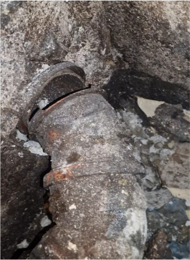 6. A broken waste pipe was found in the chamber